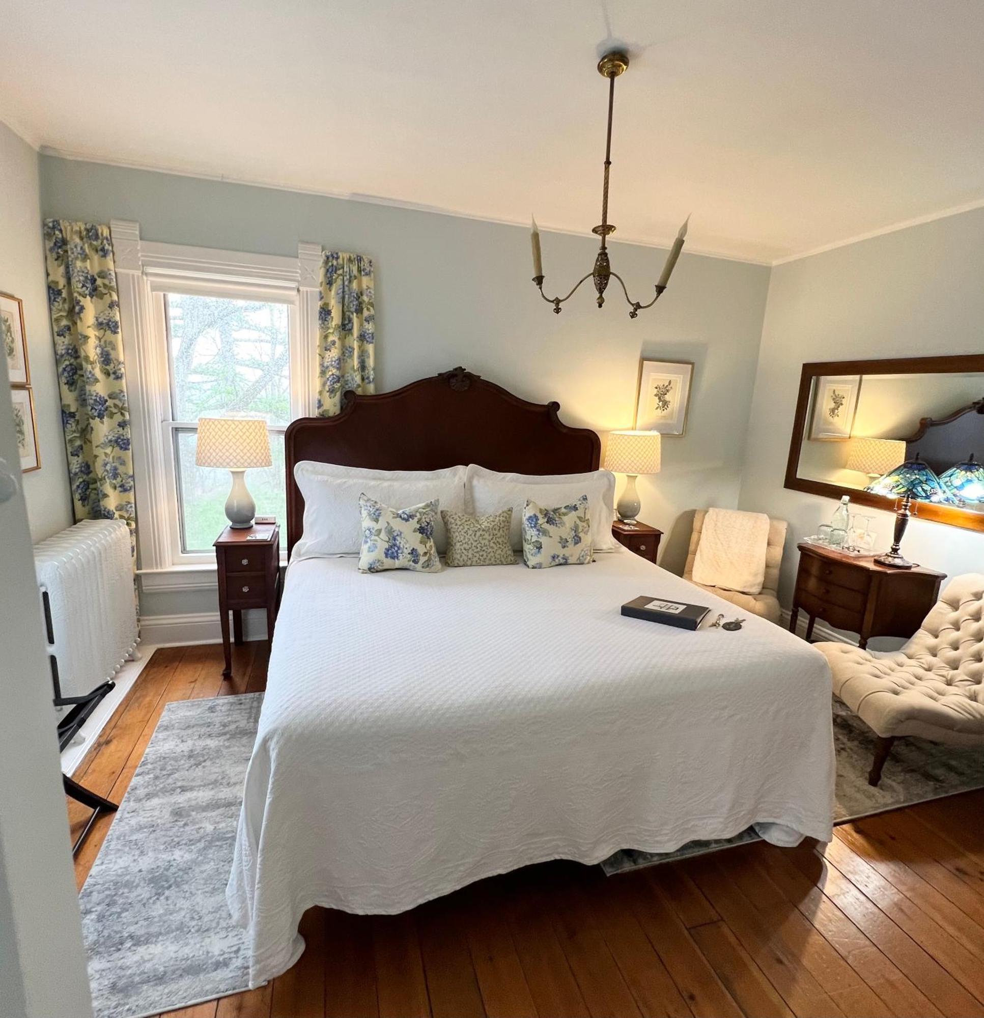 Queen Room Spa Bath