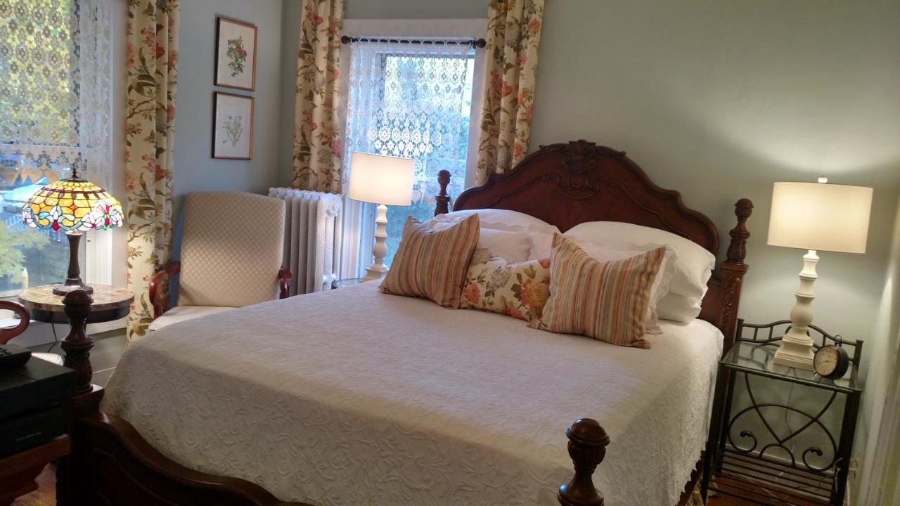 Double Room Private Bathroom