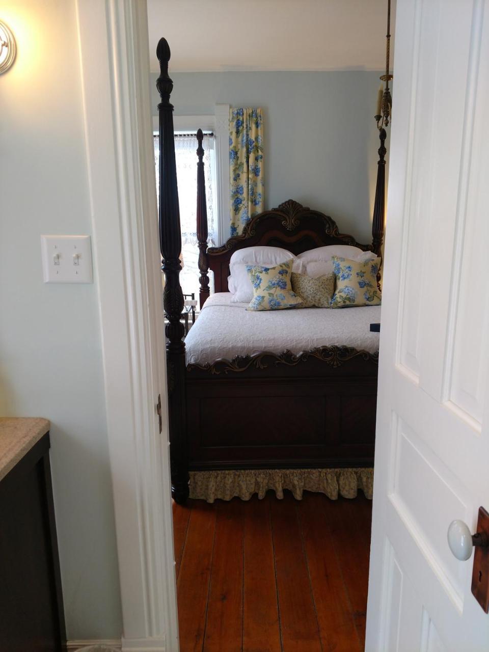 Queen Room Spa Bath