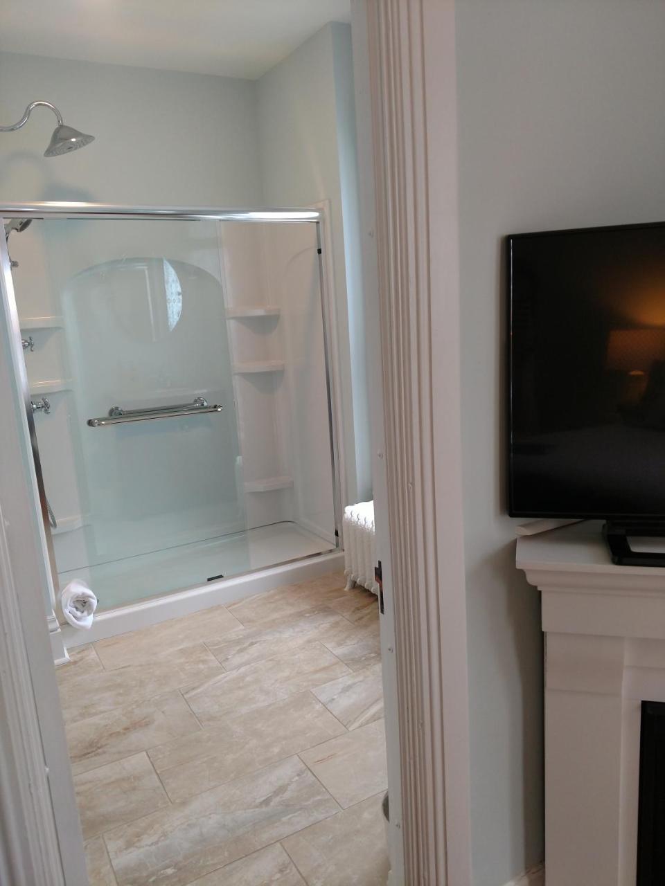 Queen Room Spa Bath