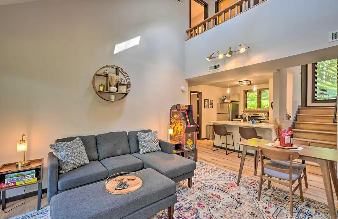 Family-Friendly Galena Townhome With Community Pools-1