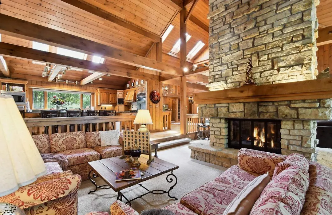 Galena Getaway W/ Hot Tub, Home Theater & More!-1
