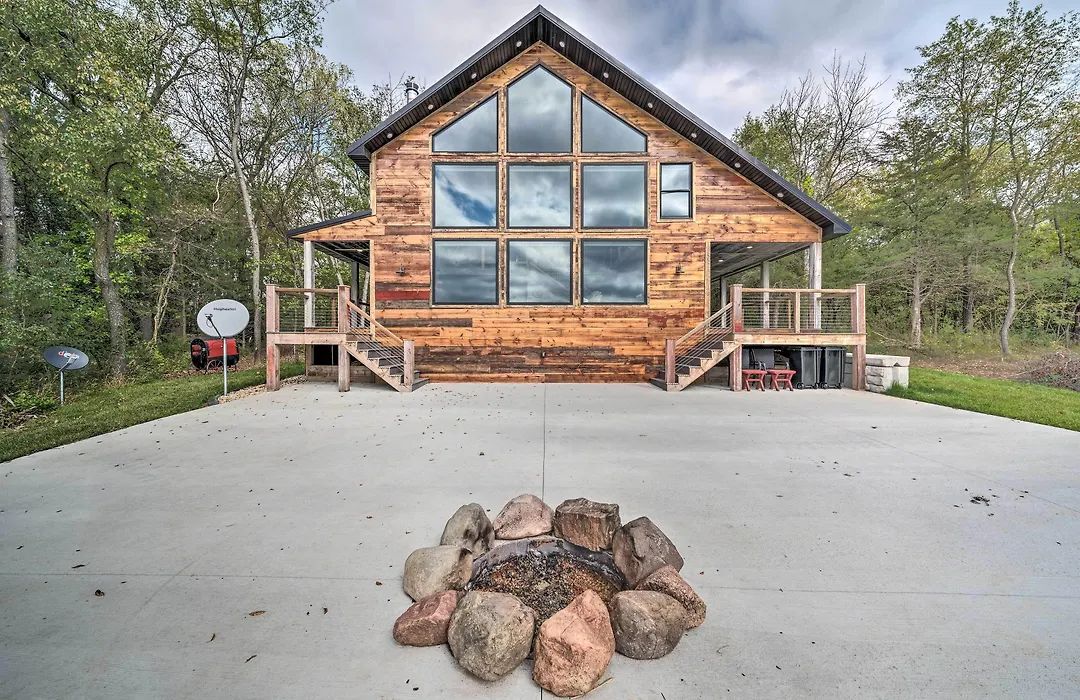 Galena Cabin W/ Wraparound Porch & Game Room!-1
