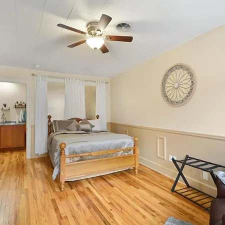 Downtown Galena Spacious Apartment Apts-2