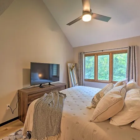 Family-Friendly Galena Townhome With Community Pools-3