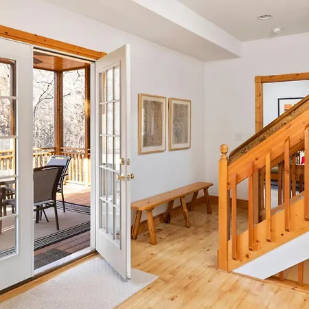 The Lodge, 'North Woods' Style, Boutique Galena Getaway!-3