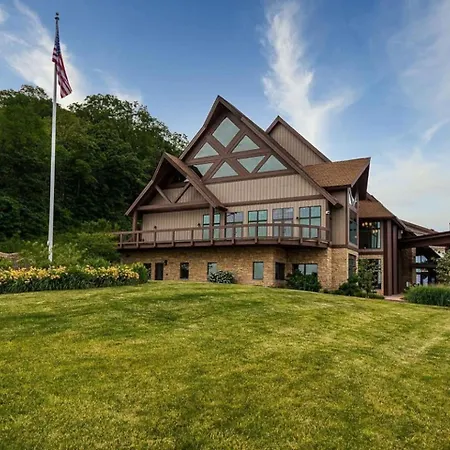 Lake Views! Hot Tub! Family & Pet Friendly!-2